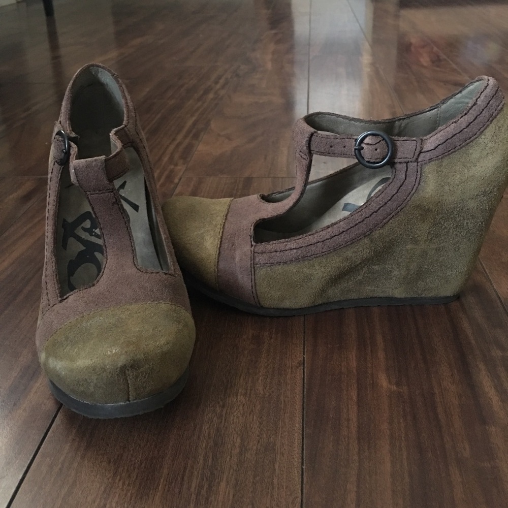 OTBT Olive Green and Brown Suede T-Strap Wedge Pumps sz 6.5